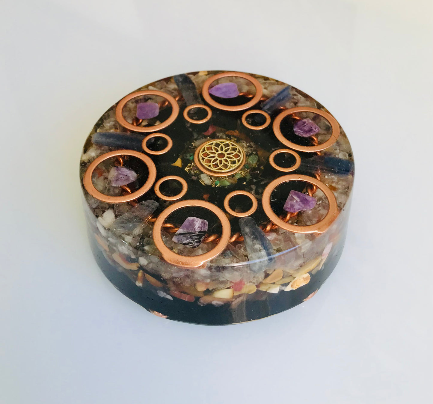 6 Kyanites Medium Orgone Charging Plate